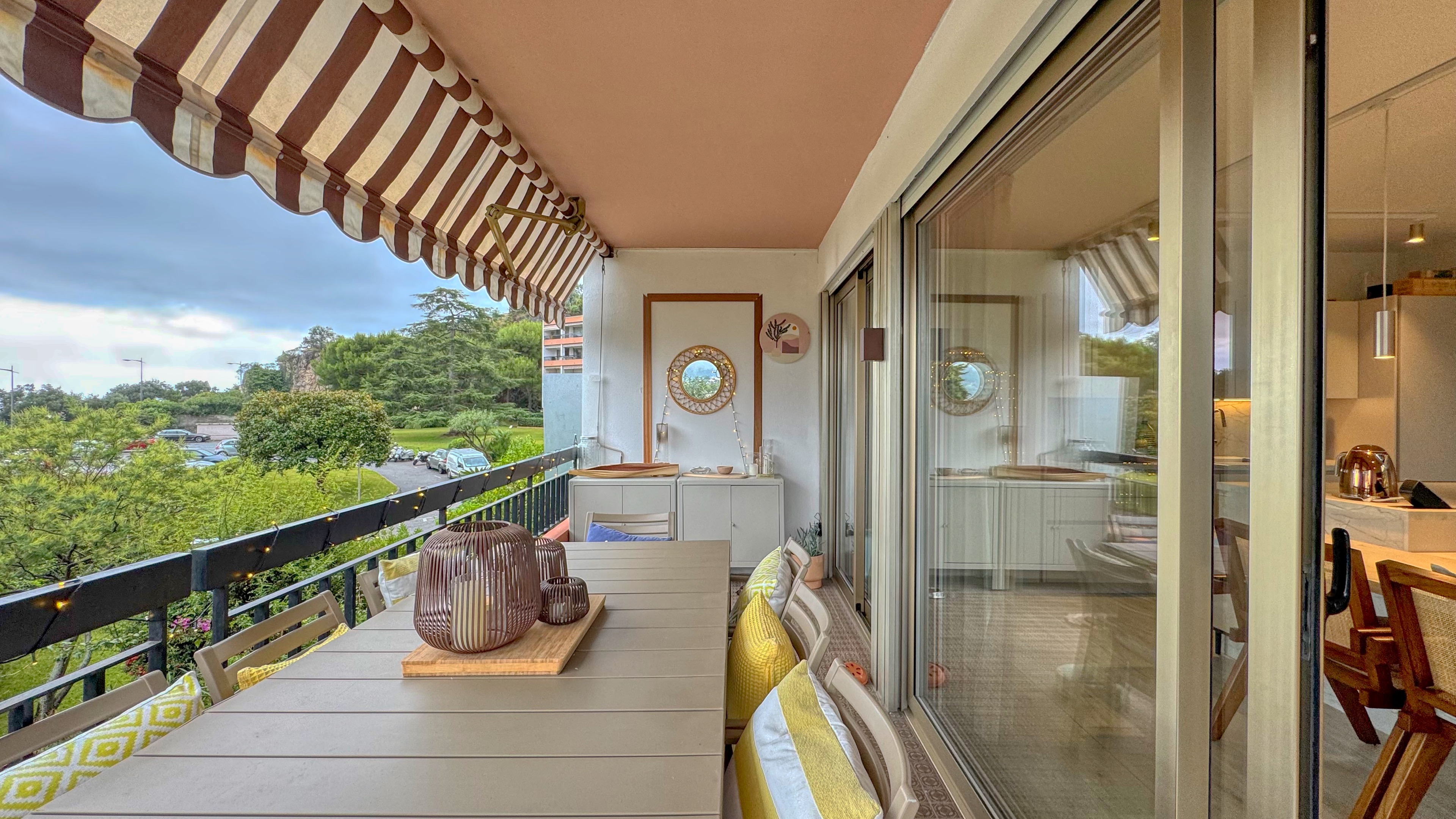Appartement 2 pièces rénové avec terrasse et aperçu mer à Roquebrune Cap Martin, proche Monaco 2