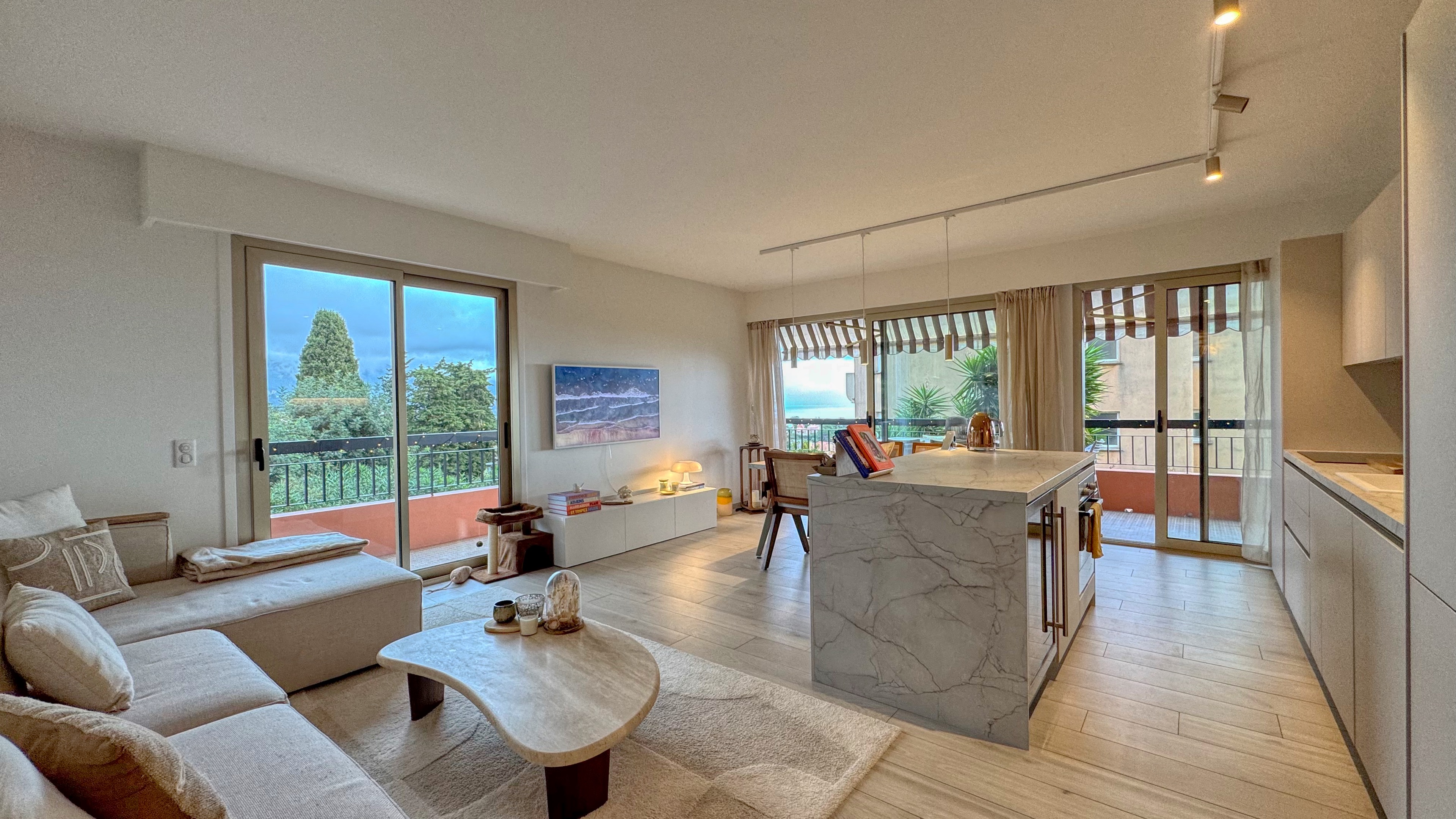 Appartement 2 pièces rénové avec terrasse et aperçu mer à Roquebrune Cap Martin, proche Monaco 3