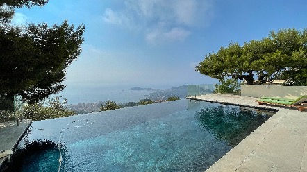Villa di lusso a Villefranche-sur-Mer: un gioiello contemporaneo con vista mozzafiato sul mare 2