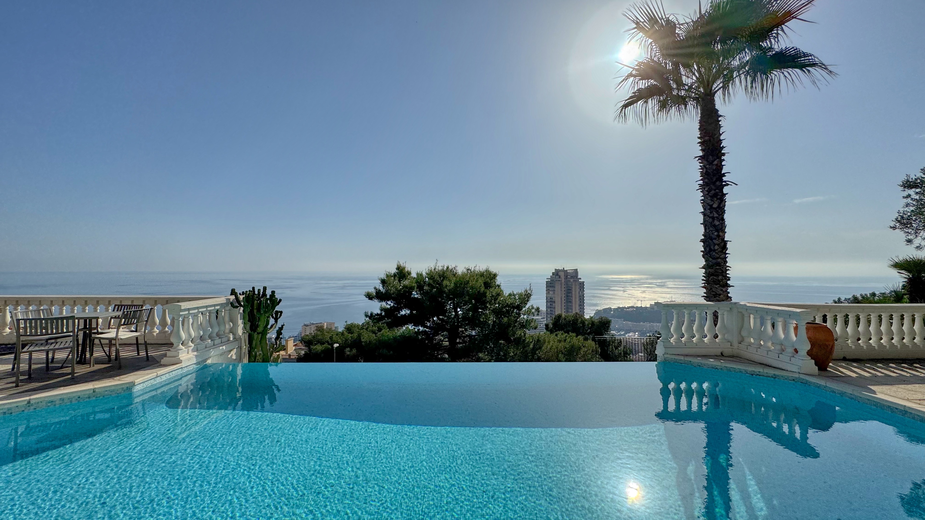 Duplex de luxe de 150m² à quelques pas de Monte-Carlo avec vue mer et terrasse 24