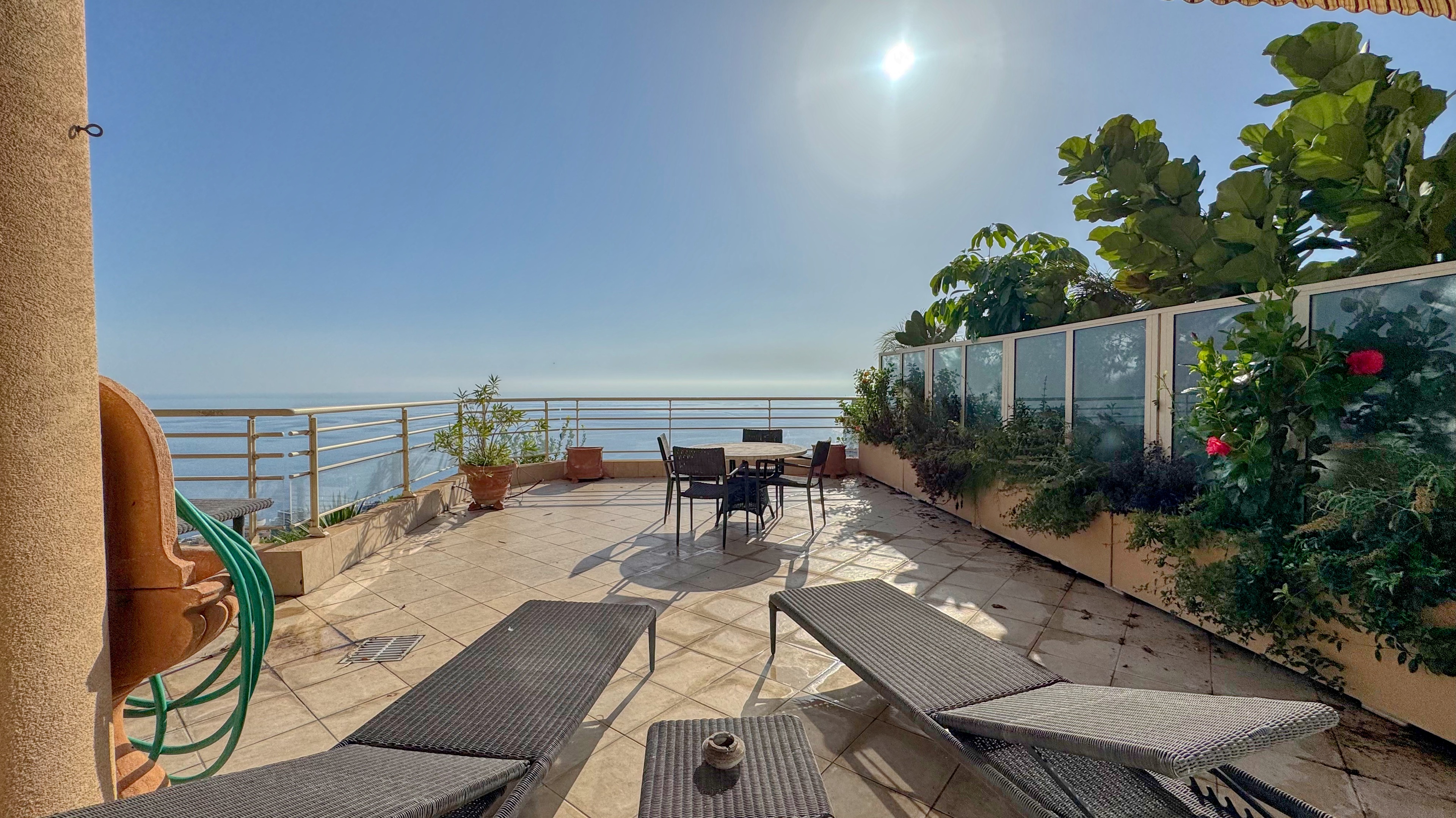 Duplex de luxe de 150m² à quelques pas de Monte-Carlo avec vue mer et terrasse 2