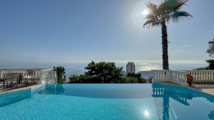 Duplex de luxe de 150m² à quelques pas de Monte-Carlo avec vue mer et terrasse 24