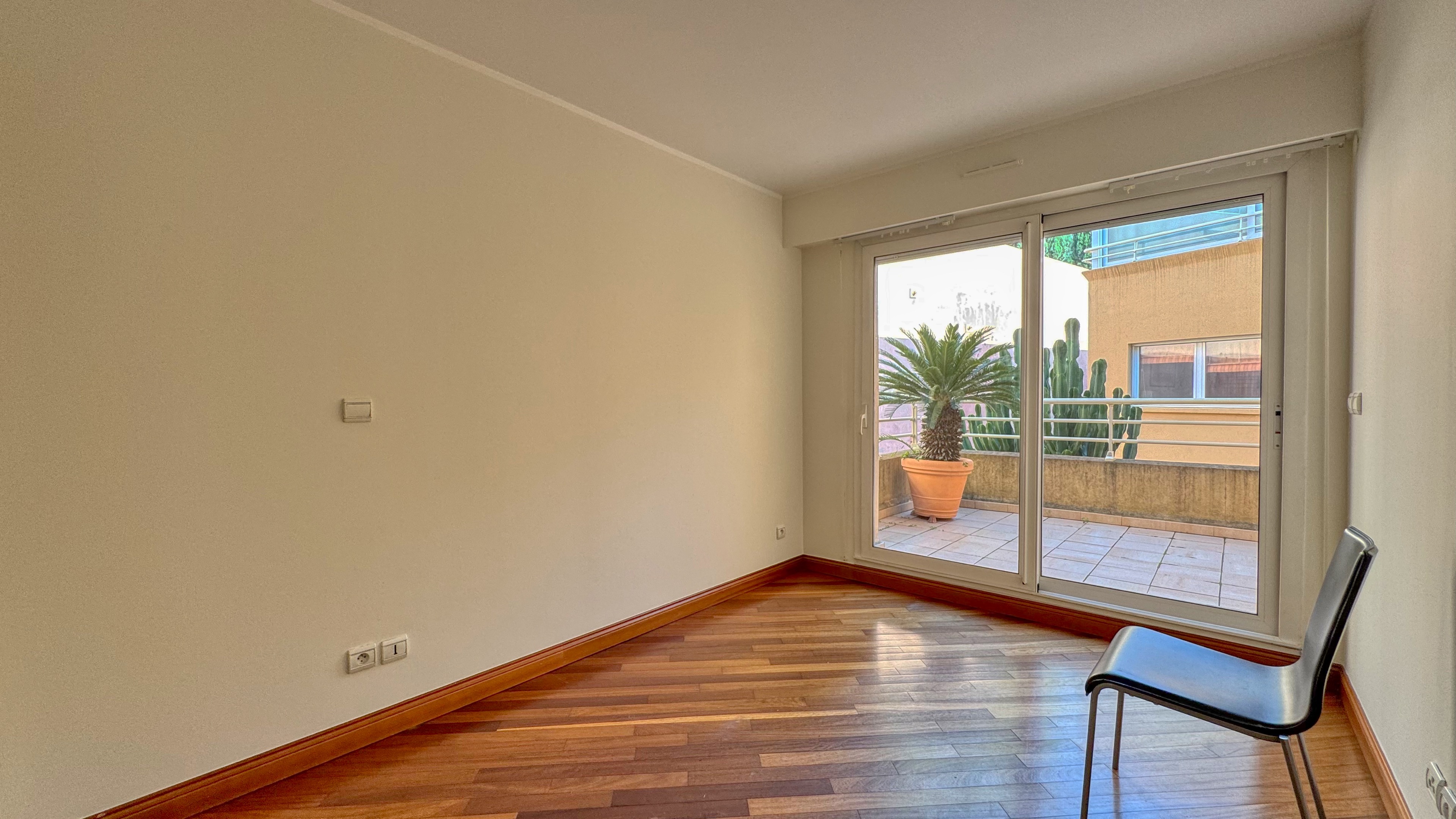 Location d’un Appartement 4 Pièces avec Vue Panoramique sur la Mer et Monaco 10