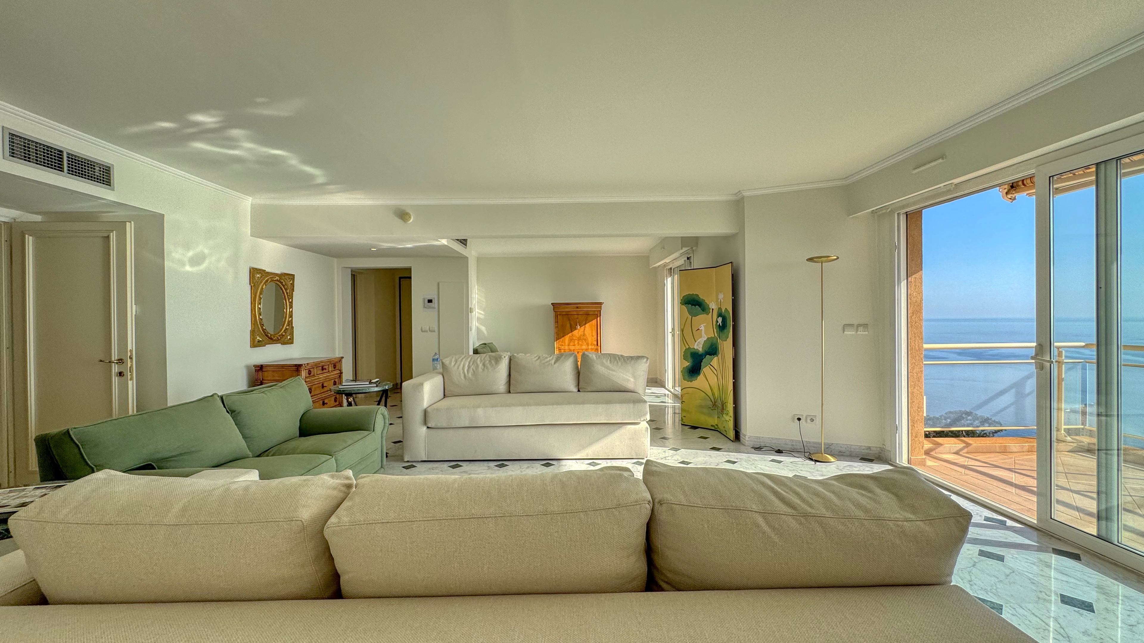 Location d’un Appartement 4 Pièces avec Vue Panoramique sur la Mer et Monaco 5
