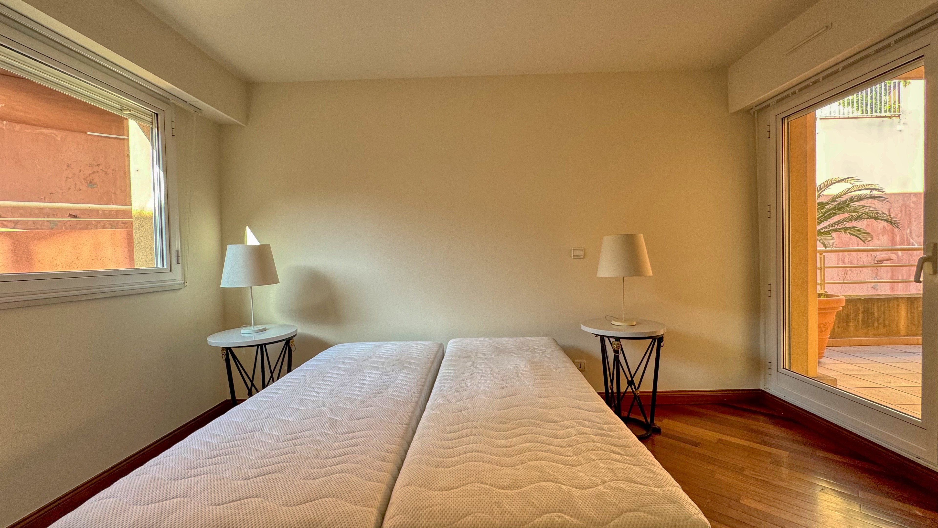Location d’un Appartement 4 Pièces avec Vue Panoramique sur la Mer et Monaco 16