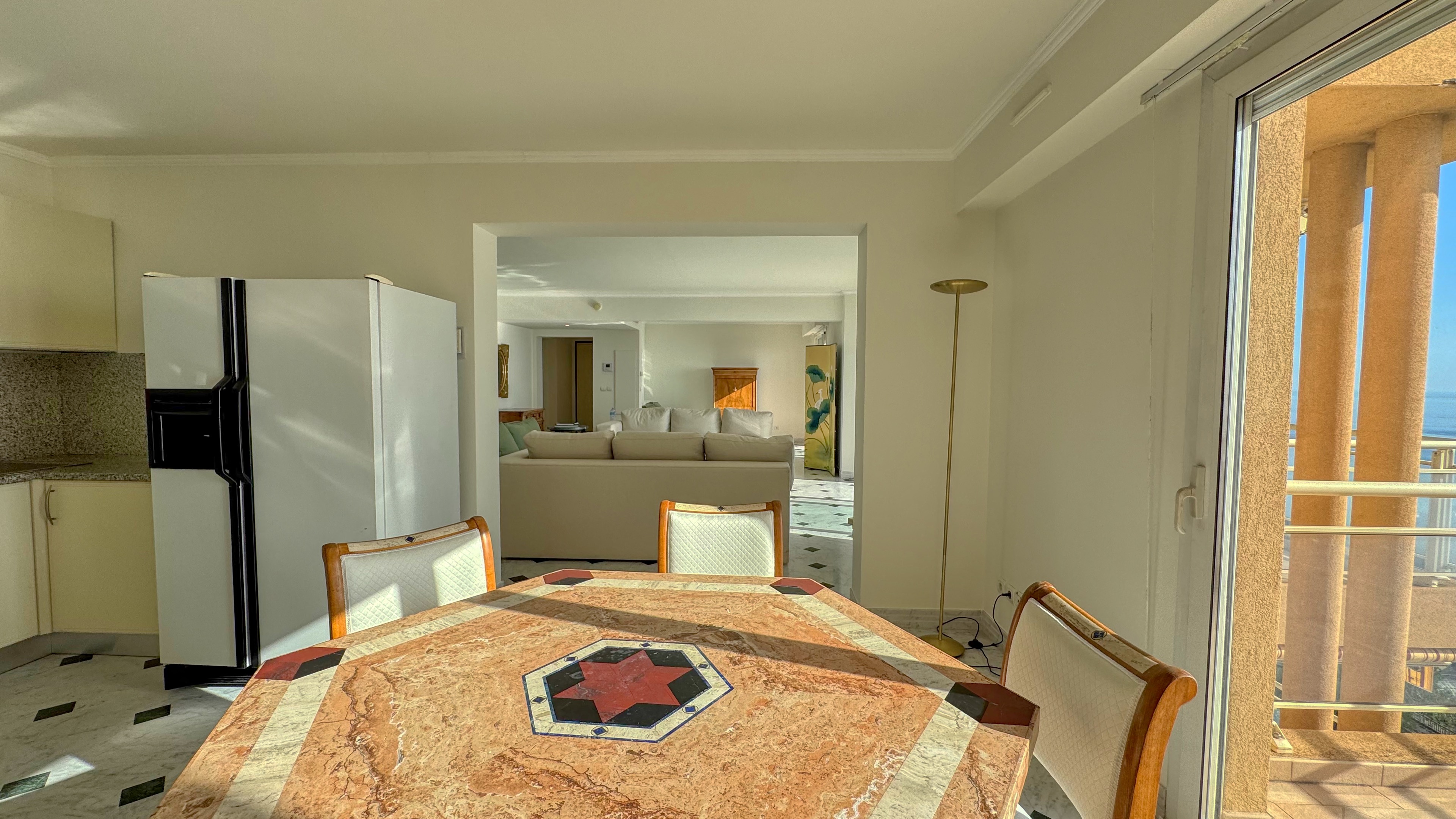 Location d’un Appartement 4 Pièces avec Vue Panoramique sur la Mer et Monaco 9