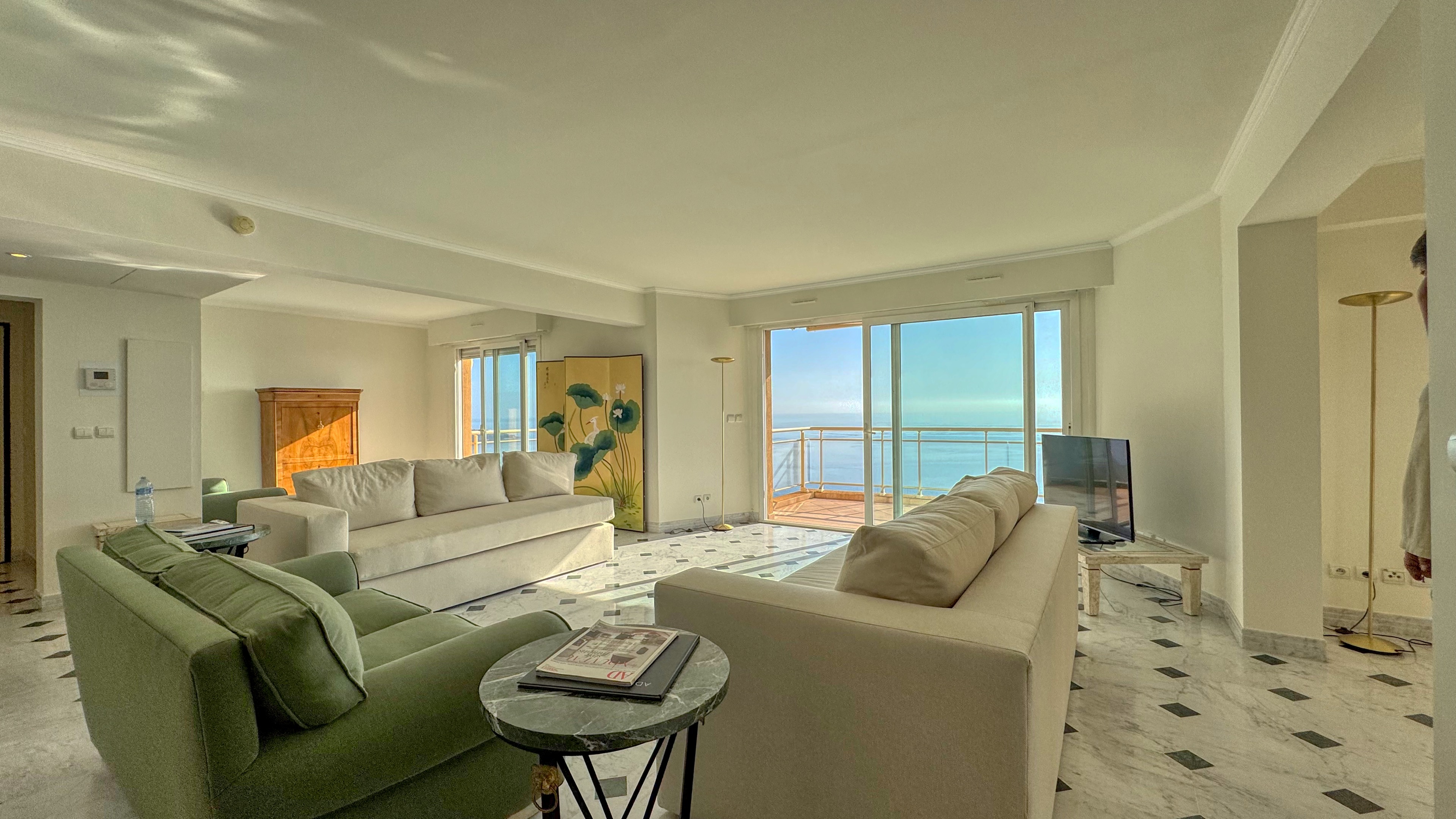Location d’un Appartement 4 Pièces avec Vue Panoramique sur la Mer et Monaco 6