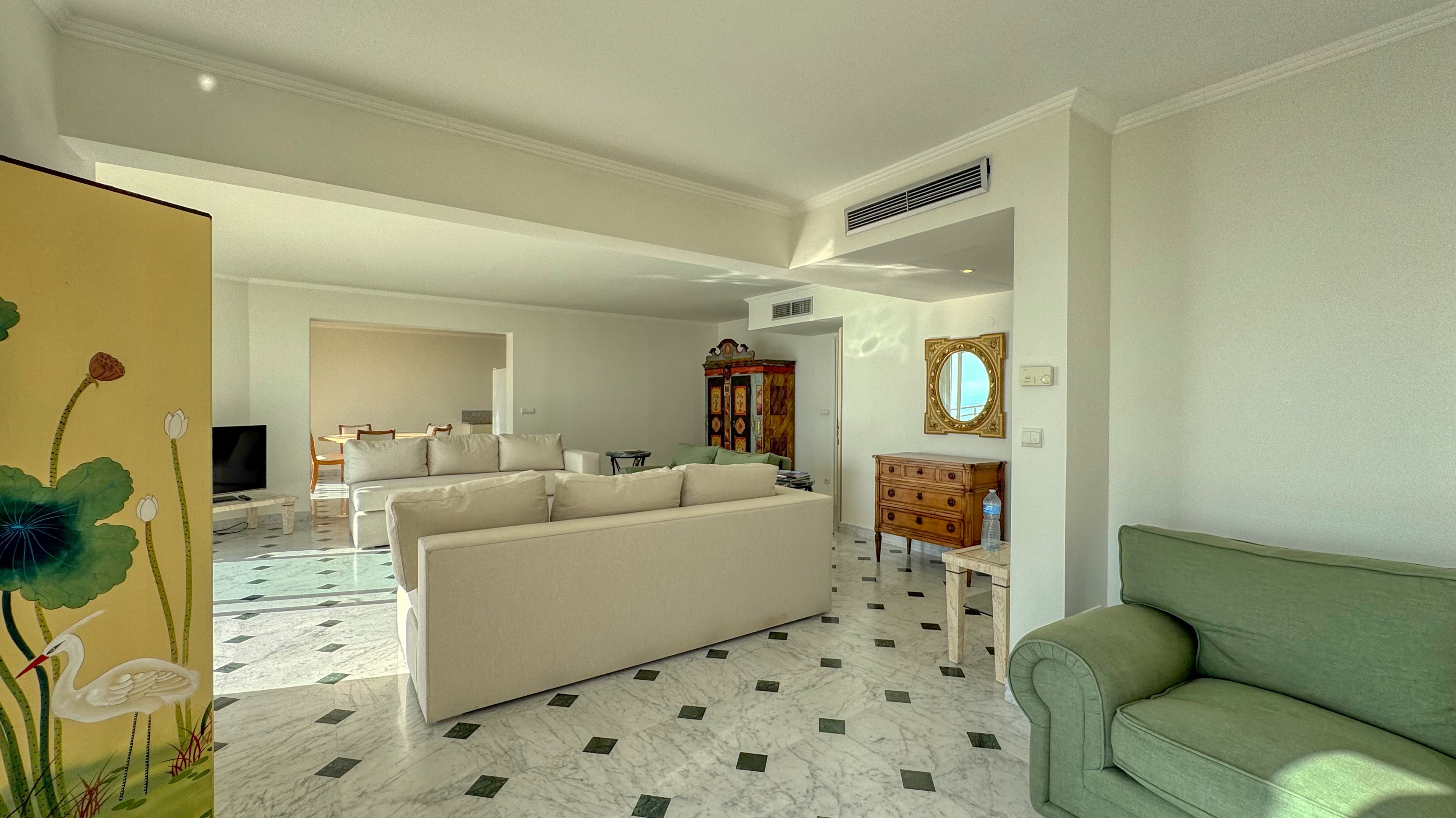 Location d’un Appartement 4 Pièces avec Vue Panoramique sur la Mer et Monaco 4