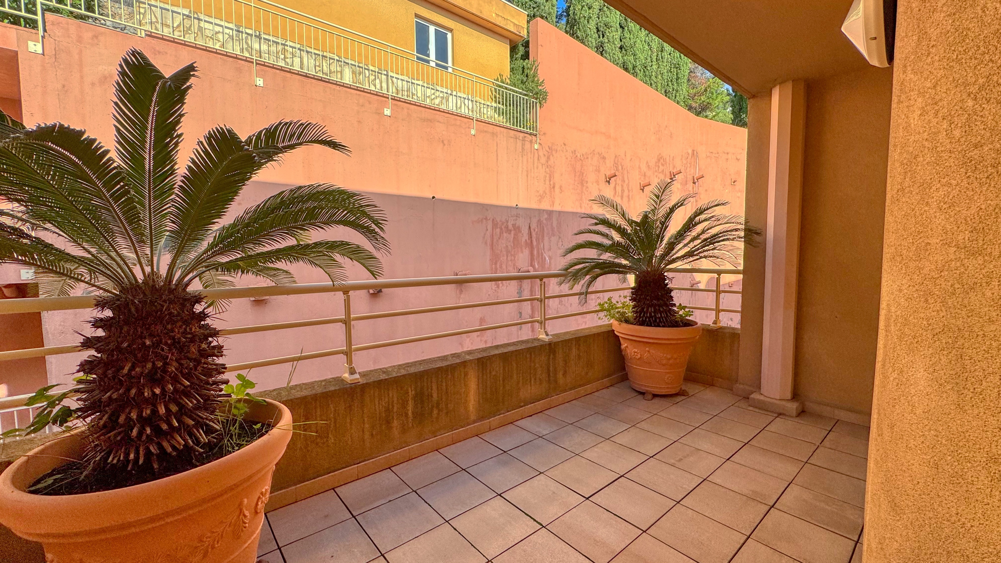 Location d’un Appartement 4 Pièces avec Vue Panoramique sur la Mer et Monaco 12
