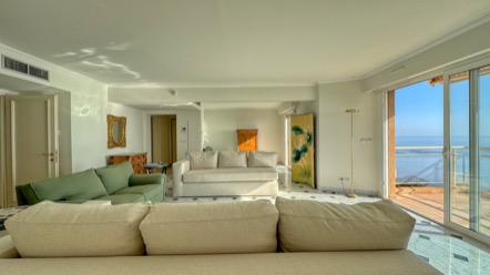 Location d’un Appartement 4 Pièces avec Vue Panoramique sur la Mer et Monaco 5