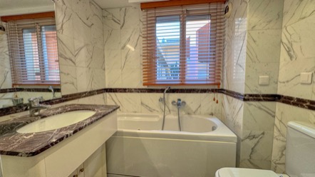 Location d’un Appartement 4 Pièces avec Vue Panoramique sur la Mer et Monaco 14