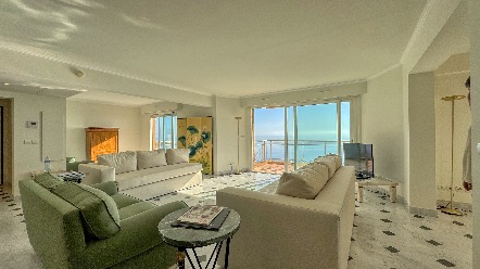 Location d’un Appartement 4 Pièces avec Vue Panoramique sur la Mer et Monaco 6