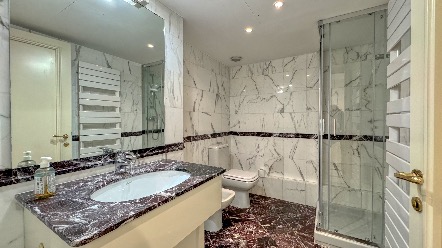 Location d’un Appartement 4 Pièces avec Vue Panoramique sur la Mer et Monaco 11