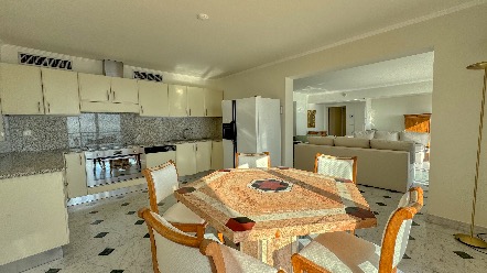 Location d’un Appartement 4 Pièces avec Vue Panoramique sur la Mer et Monaco 8
