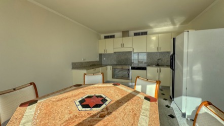 Location d’un Appartement 4 Pièces avec Vue Panoramique sur la Mer et Monaco 7