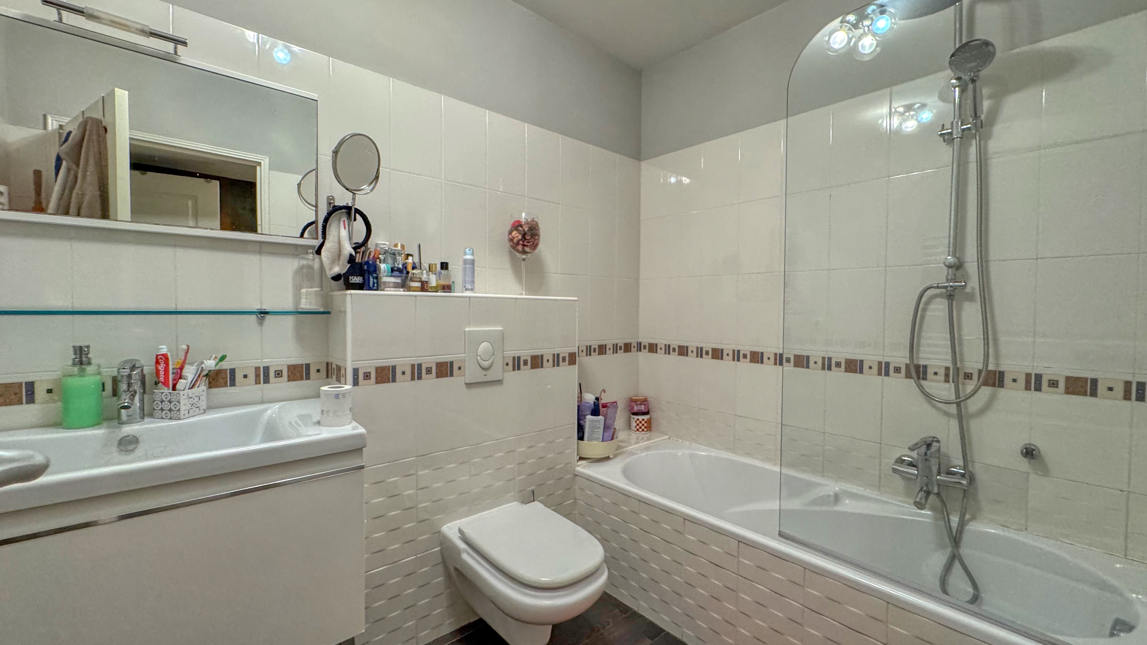 Appartement 3 pièces rénové de 80m² à deux pas de Monaco avec terrasse et services de gardien 15