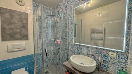 Appartement 3 pièces rénové de 80m² à deux pas de Monaco avec terrasse et services de gardien 18