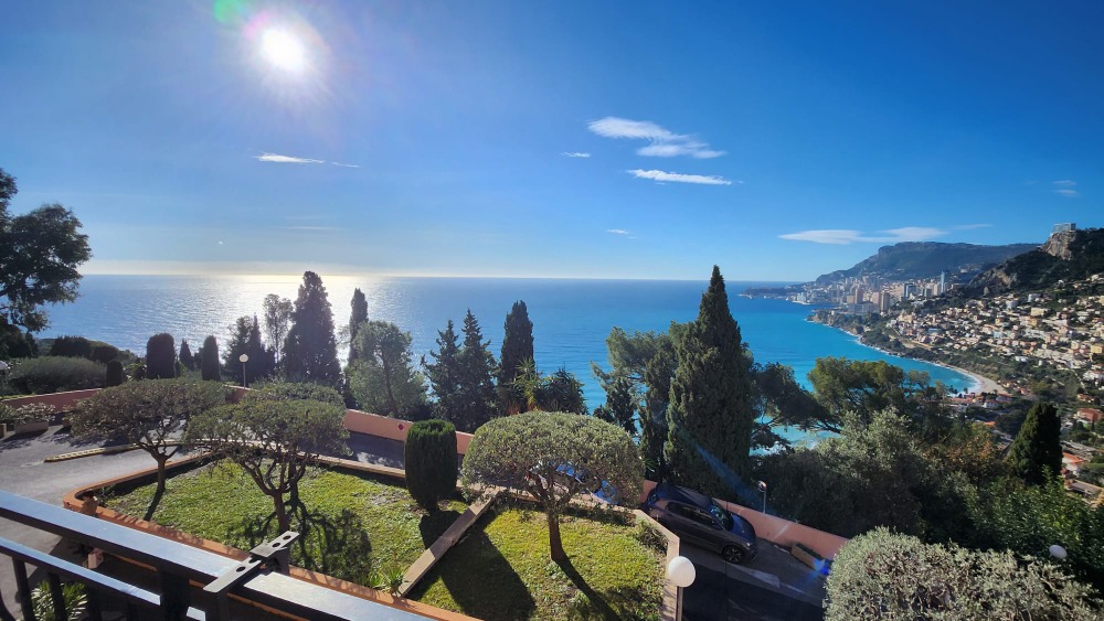 Trilocale con vista mare a Roquebrune Cap-Martin, quartiere Torracca