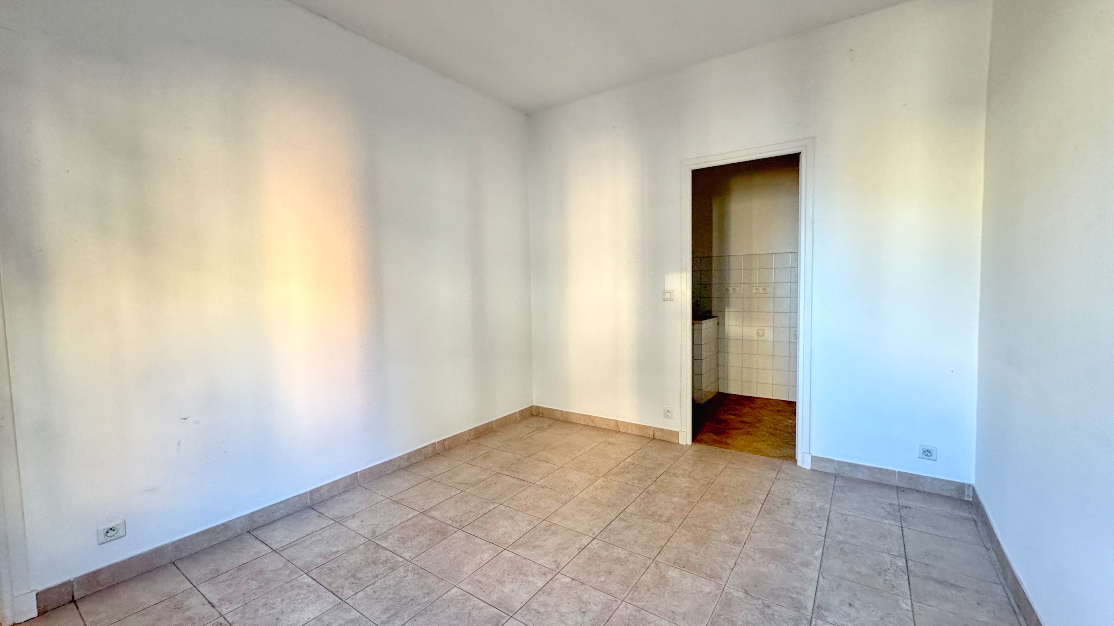 À Vendre : Appartement 2 Pièces à Rénover à Roquebrune-Cap-Martin – 35 m² 5