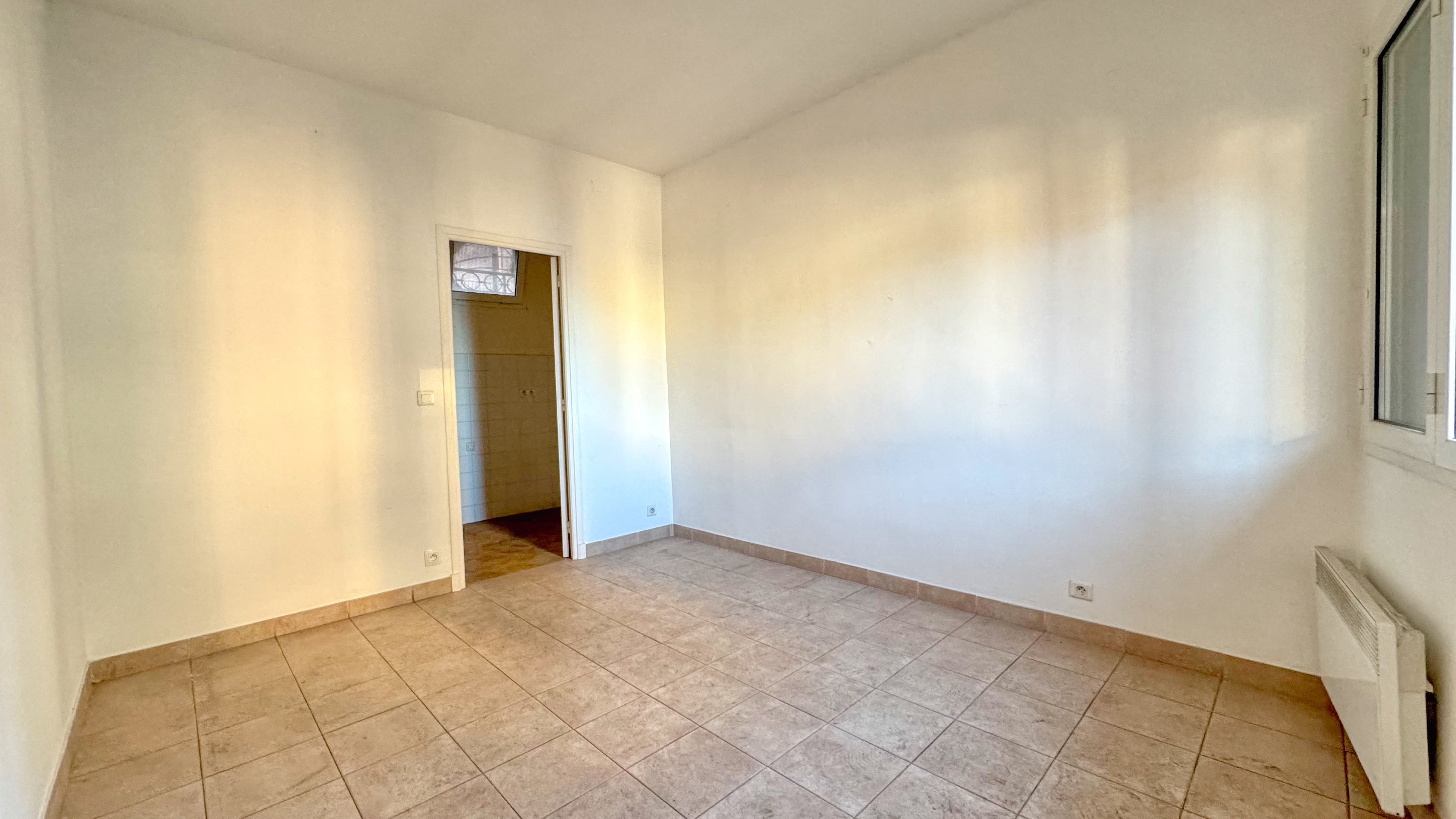 À Vendre : Appartement 2 Pièces à Rénover à Roquebrune-Cap-Martin – 35 m² 3