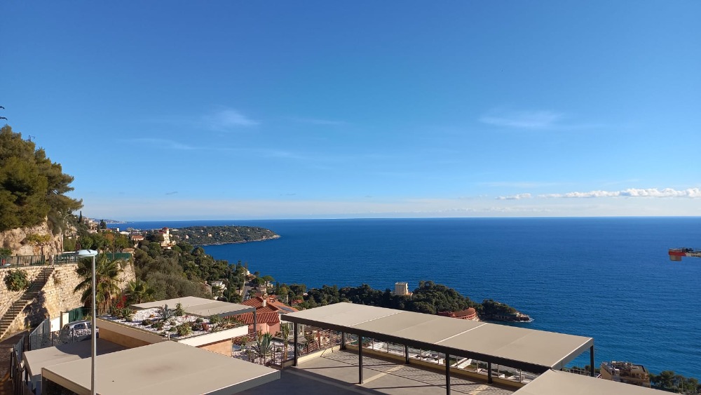 BILOCALE CON TERRAZZA VISTA MARE, PARCHEGGIO E CANTINA