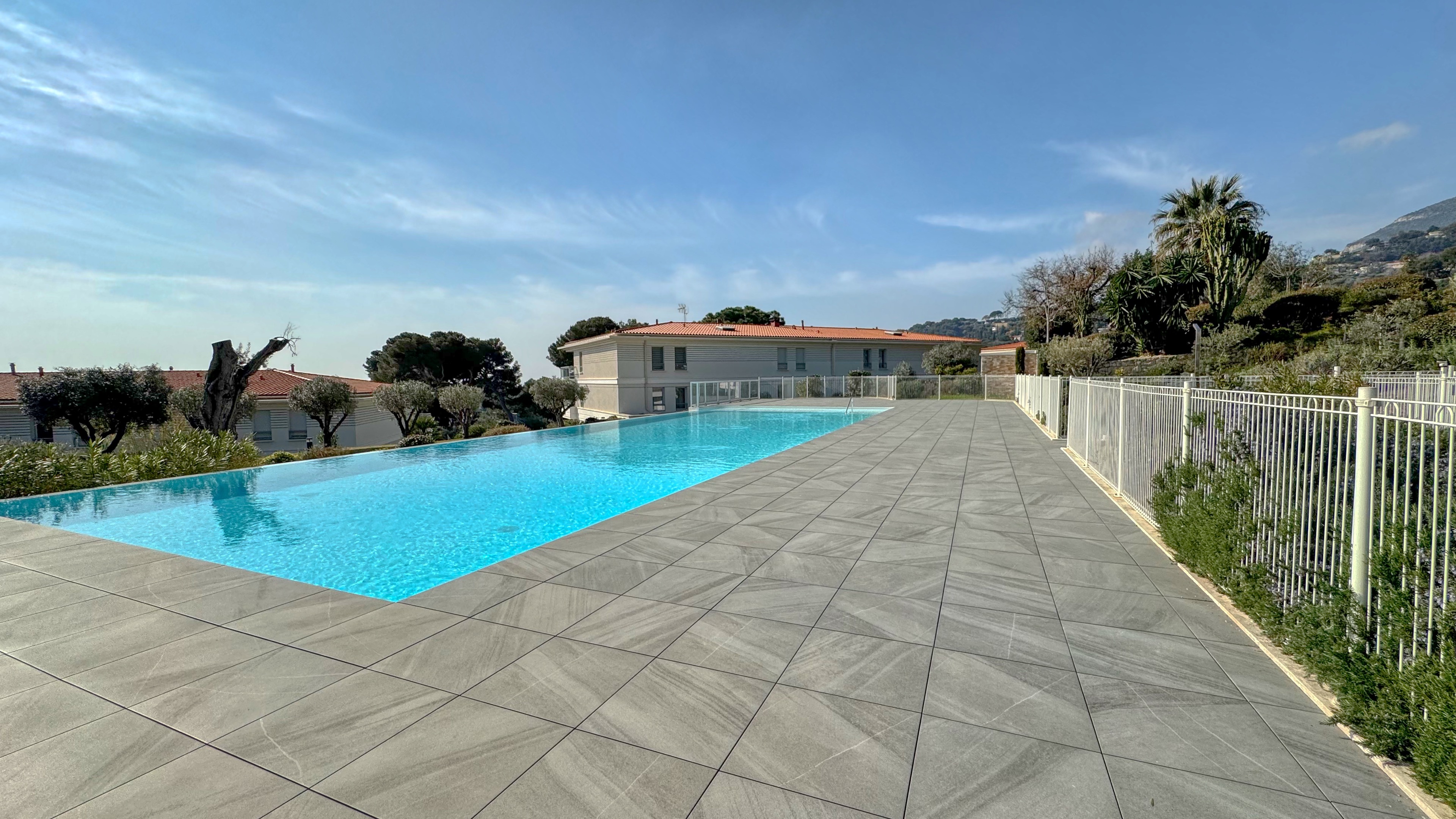 Appartement 2 pièces avec vue mer – Résidence avec parc et piscine 2