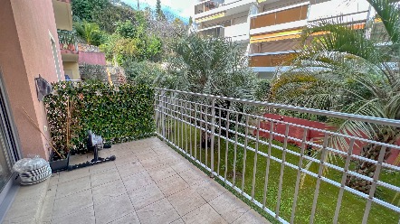 Appartement rénové de trois pièces à vendre sur le front de mer à Menton 7