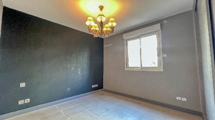 Appartement rénové de trois pièces à vendre sur le front de mer à Menton 5