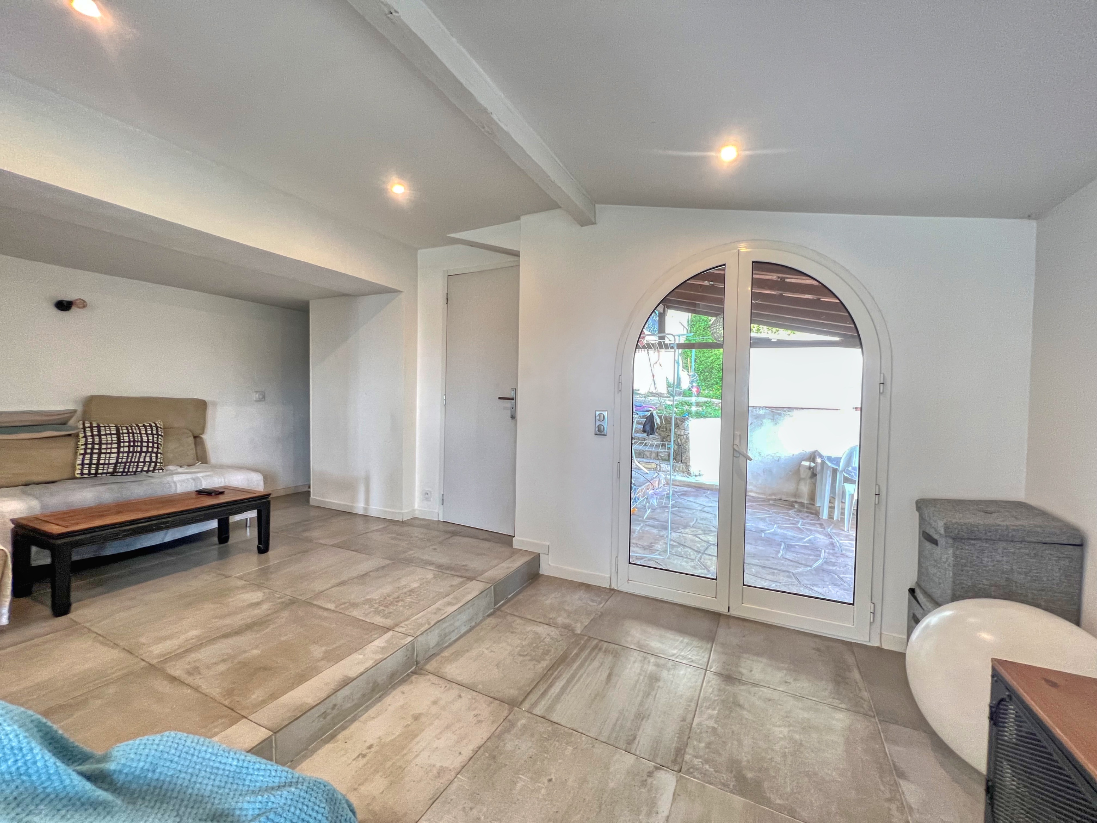 appartement en duplex avec une belle vue et un grand terrain dans une maison partagée 7