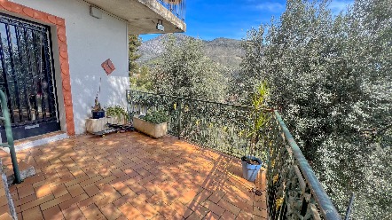 appartement en duplex avec une belle vue et un grand terrain dans une maison partagée 3