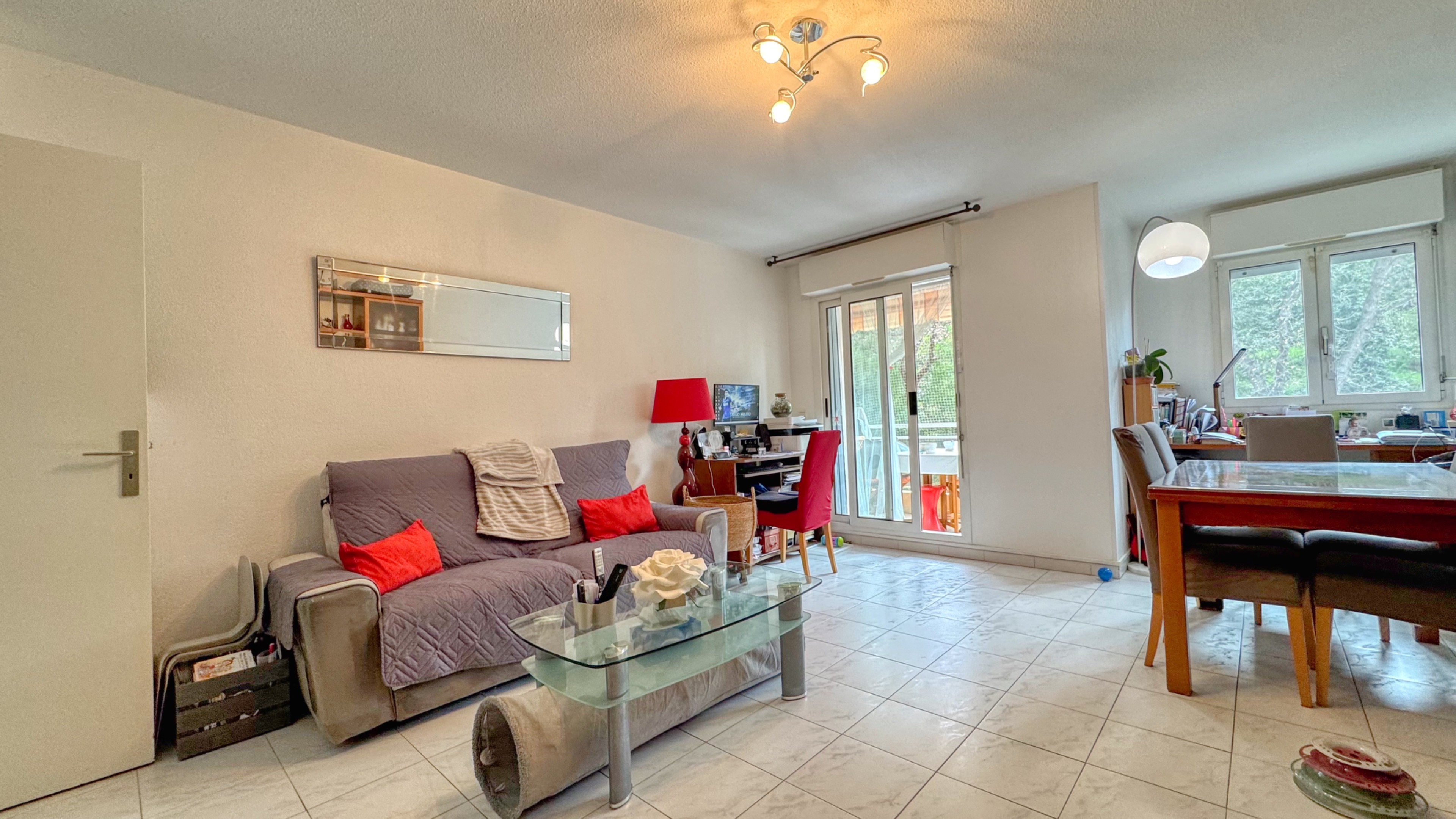Appartement en excellent état avec piscine commune 4