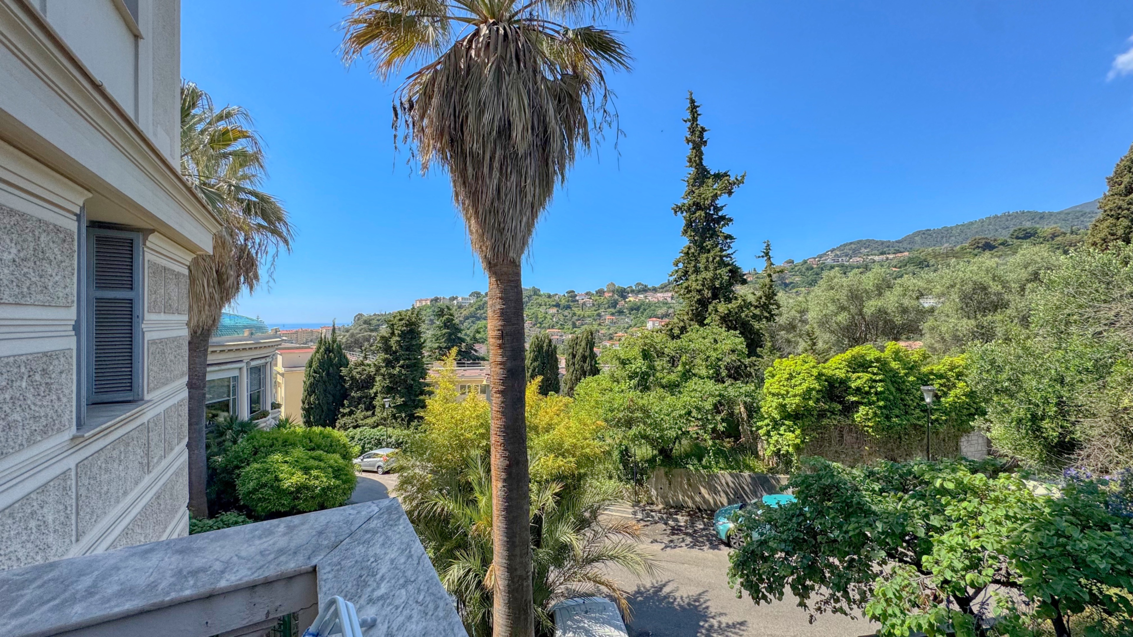 À vendre – Appartement de charme dans monument historique avec aperçu mer 16