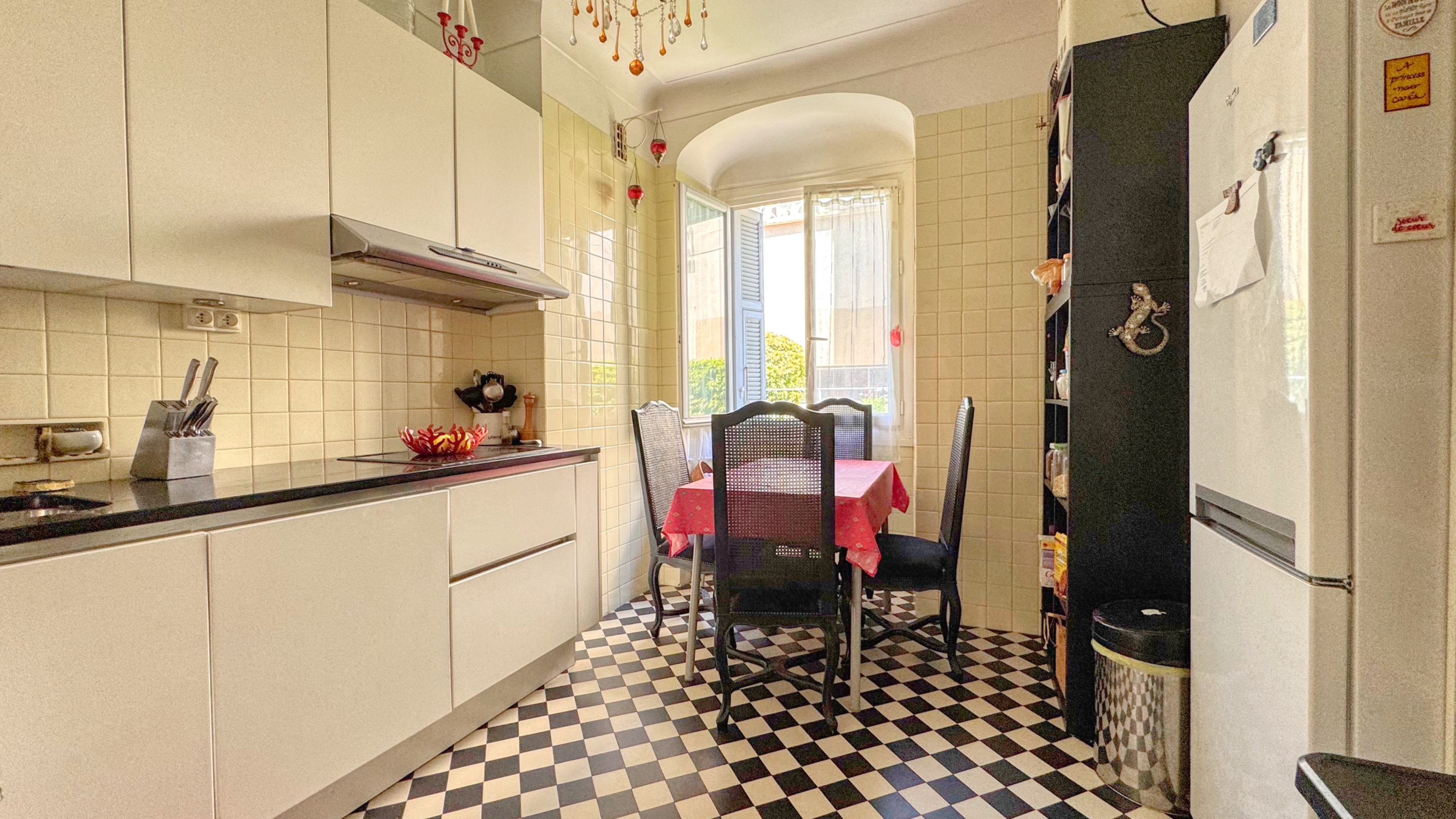 À vendre – Appartement de charme dans monument historique avec aperçu mer 10