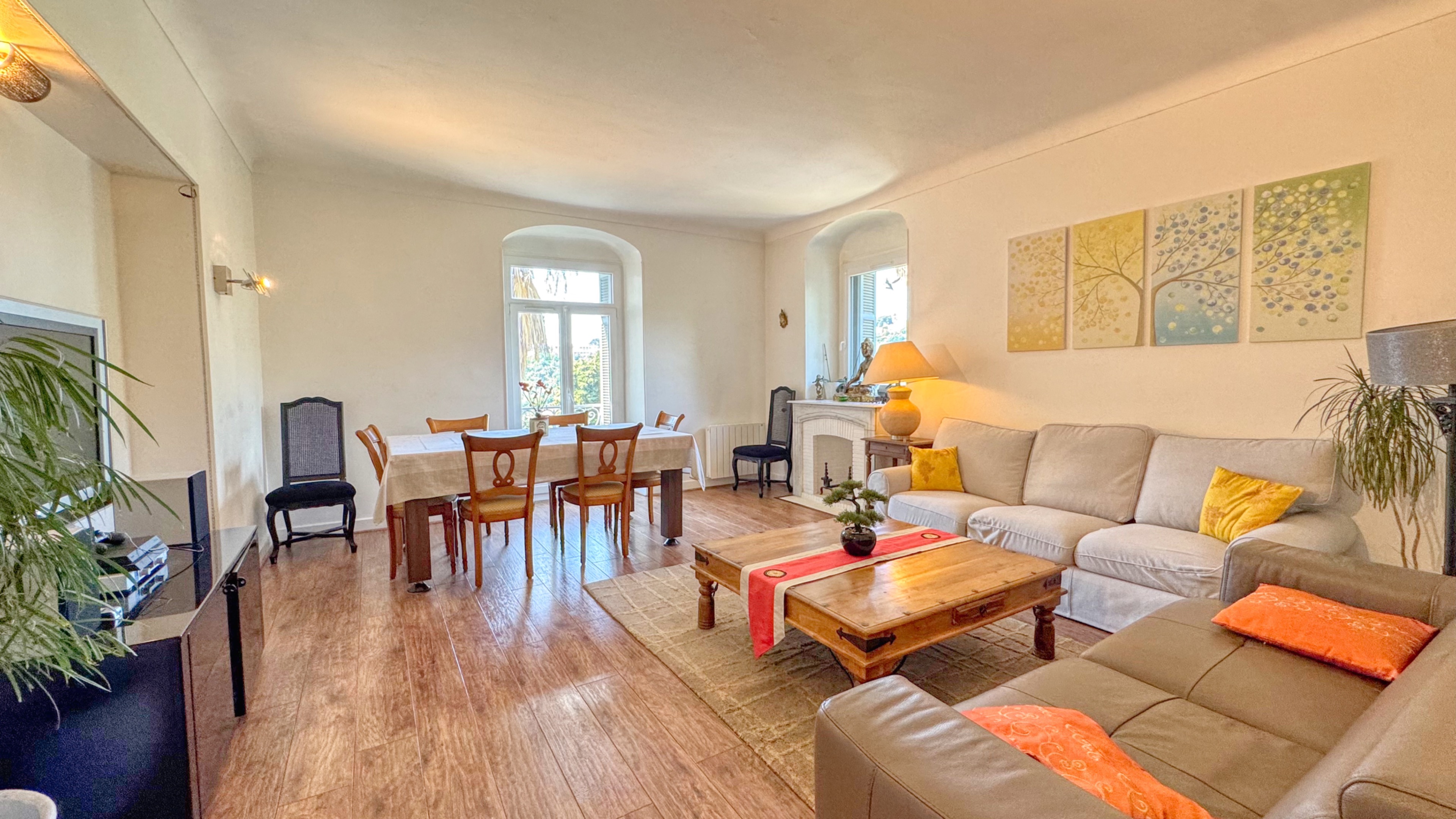 À vendre – Appartement de charme dans monument historique avec aperçu mer 4