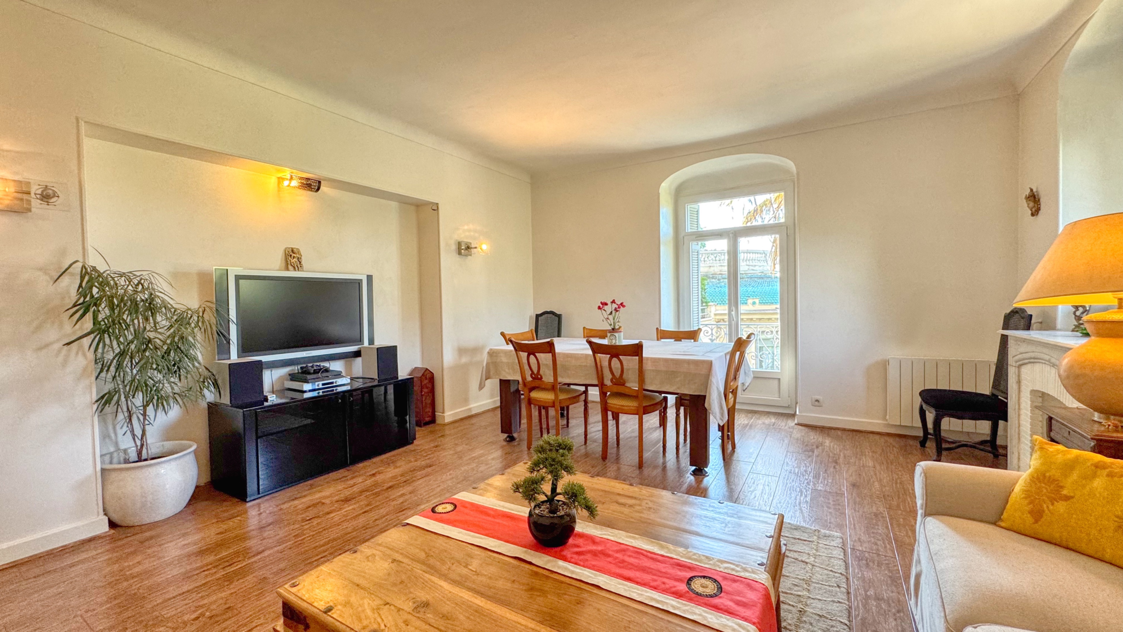 À vendre – Appartement de charme dans monument historique avec aperçu mer 5