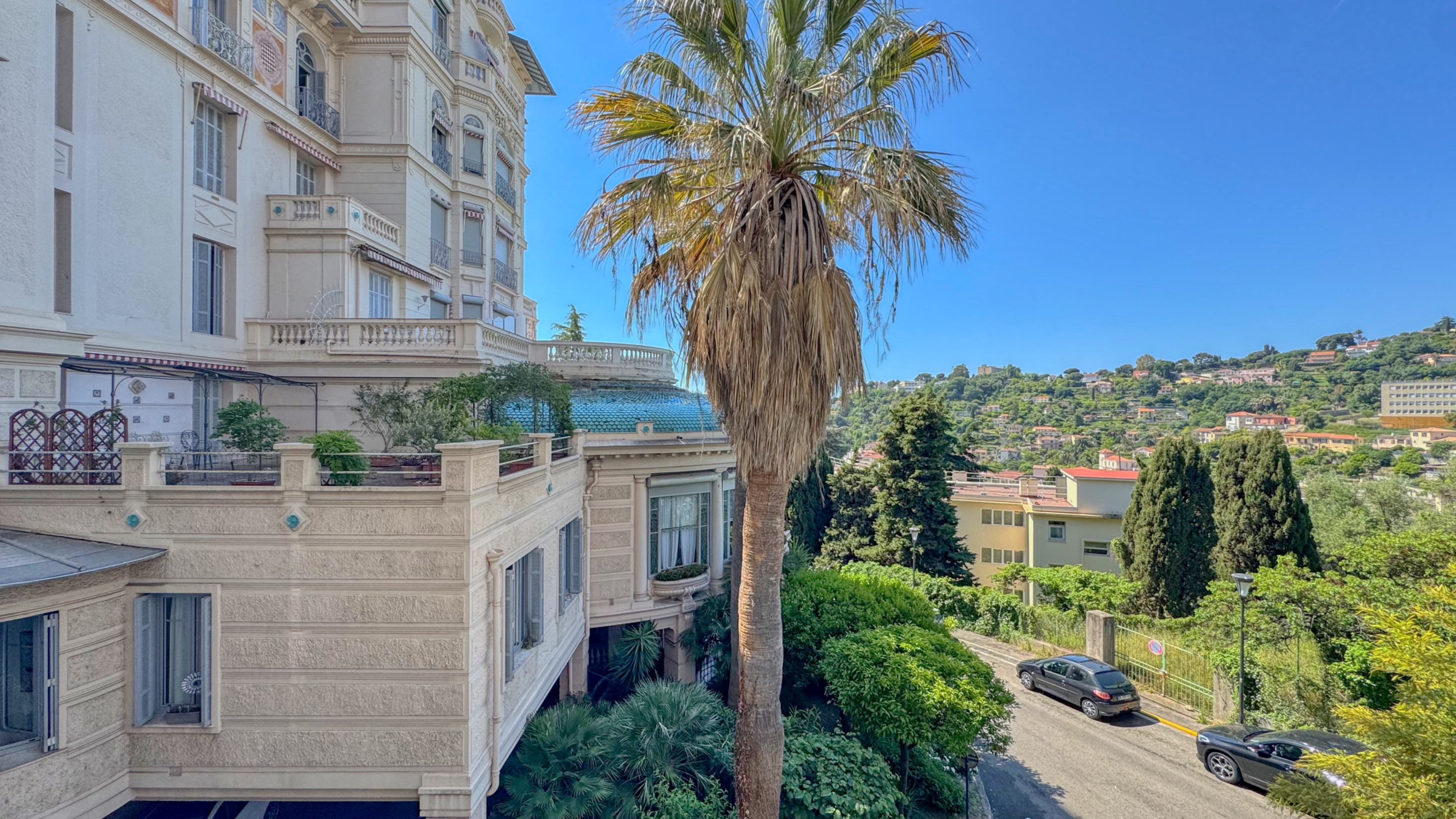 À vendre – Appartement de charme dans monument historique avec aperçu mer 9