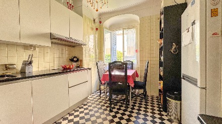 À vendre – Appartement de charme dans monument historique avec aperçu mer 10