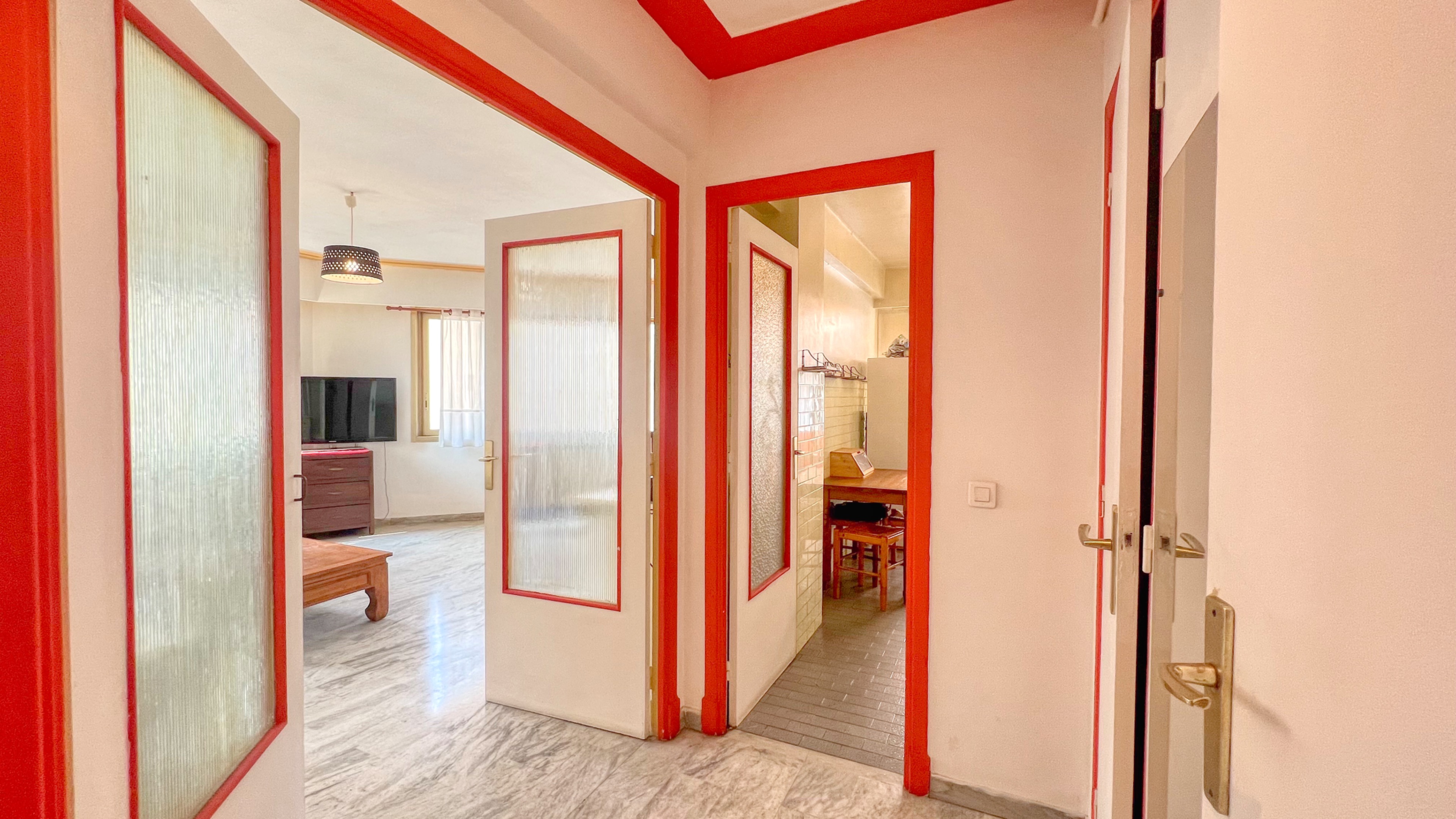 Appartement lumineux à rénover au cœur de Menton, à 2 min de la gare 7