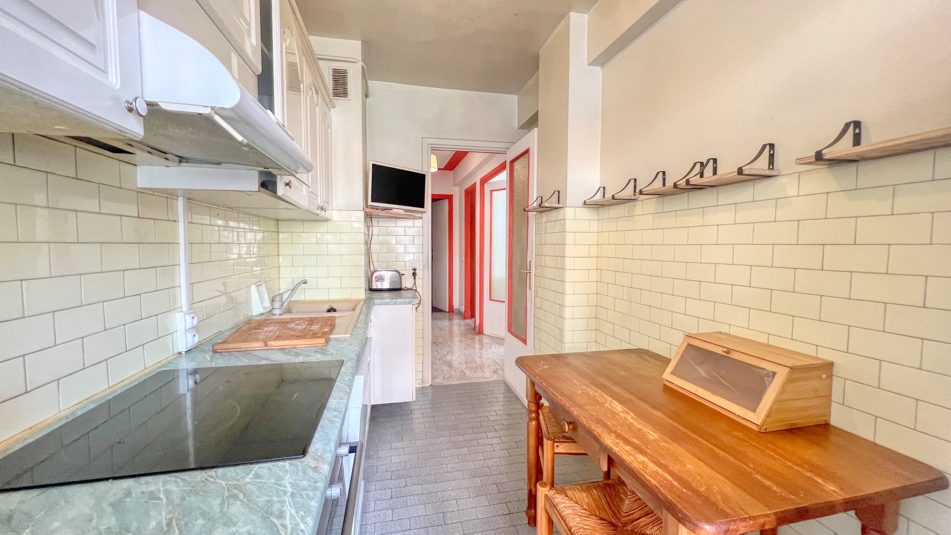 Appartement lumineux à rénover au cœur de Menton, à 2 min de la gare 8