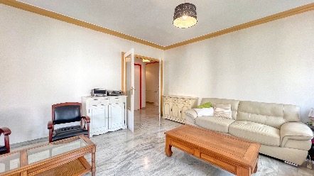 Appartement lumineux à rénover au cœur de Menton, à 2 min de la gare 2