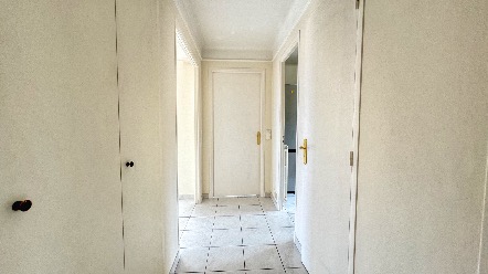 Sea view 1-bedroom apartment in Carnolès – top floor, excellent condition, close to train station 10
