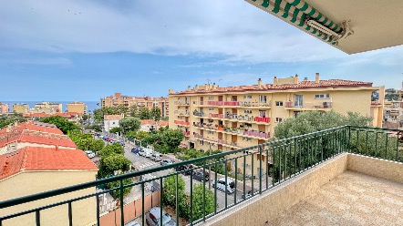 Sea view 1-bedroom apartment in Carnolès – top floor, excellent condition, close to train station 5