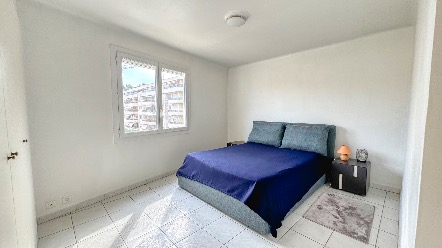 Sea view 1-bedroom apartment in Carnolès – top floor, excellent condition, close to train station 6