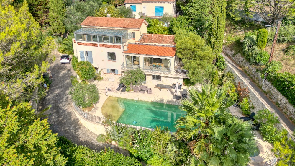 Villa de luxe à vendre à Èze avec vue mer panoramique