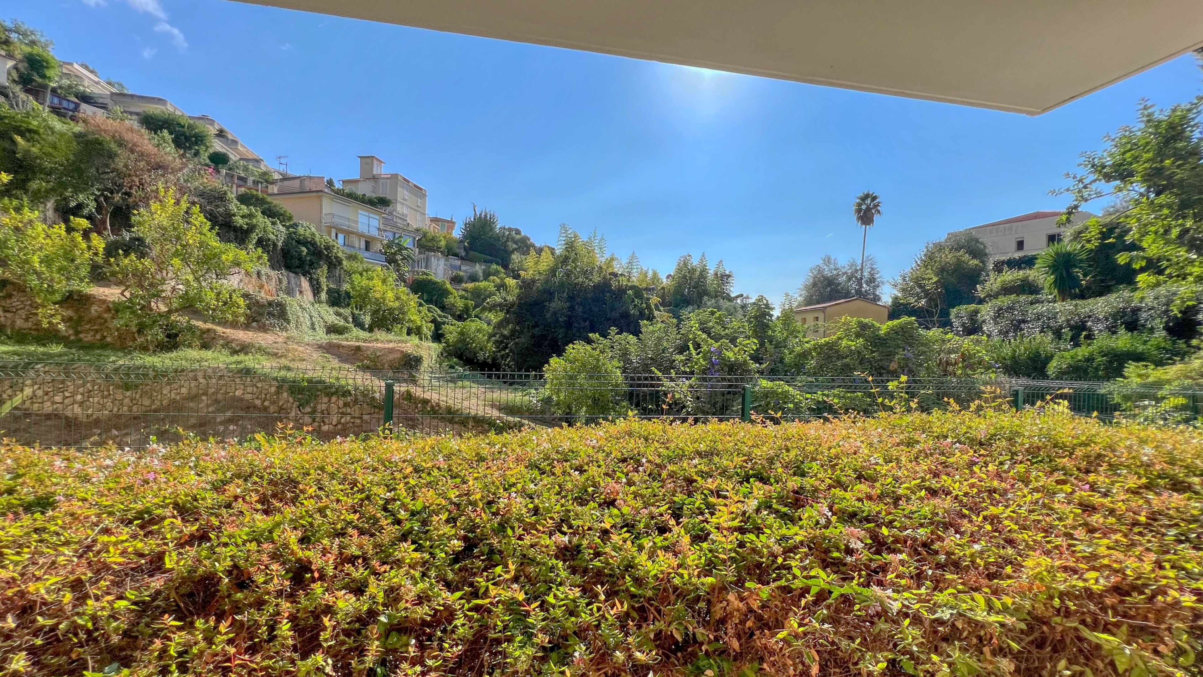 Menton Garavan – Appartement rénové 3 pièces avec terrasses, piscine, parc, parking et cave à vendre 5