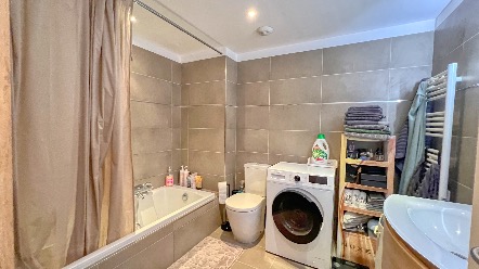 Menton Garavan – Appartement rénové 3 pièces avec terrasses, piscine, parc, parking et cave à vendre 14