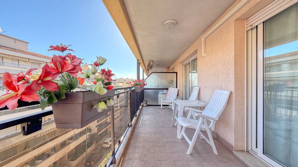 Menton – Grazioso monolocale con terrazzo e ascensore