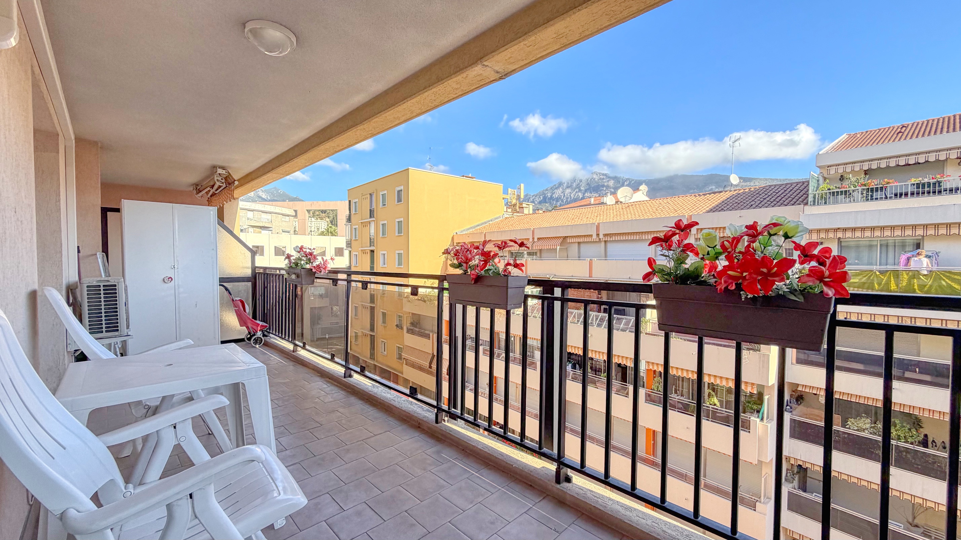 Menton – Grazioso monolocale con terrazzo e ascensore 3