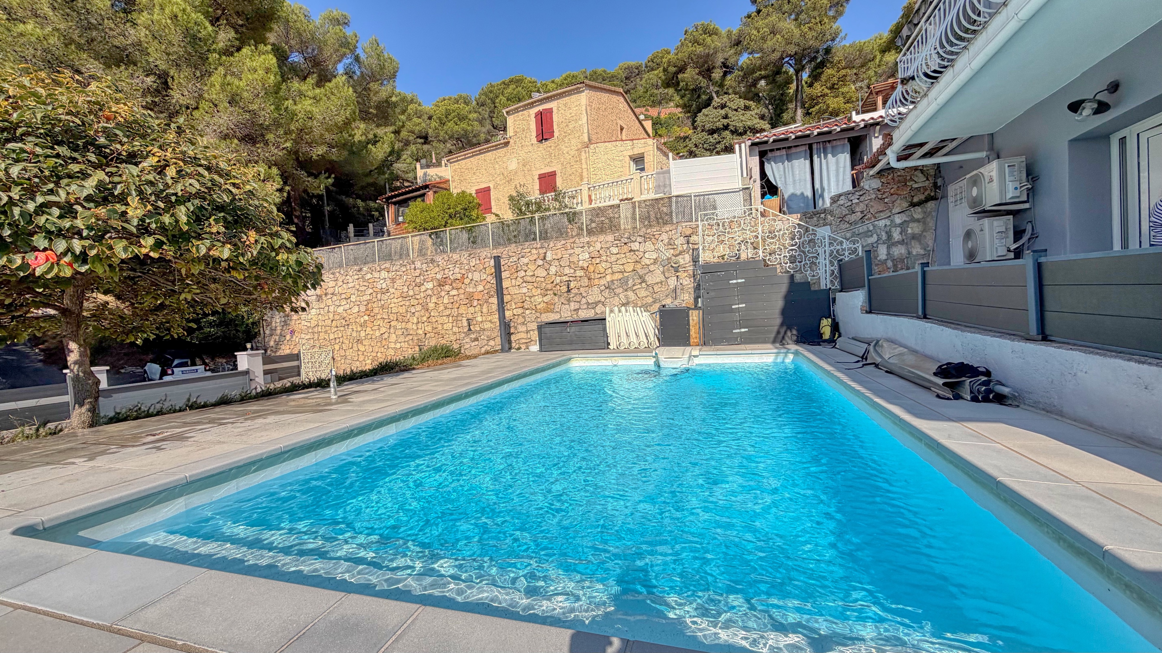 La Turbie – Vista mare, piscina e 4 appartamenti in un’unica proprietà 9