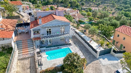La Turbie – Vista mare, piscina e 4 appartamenti in un’unica proprietà 3